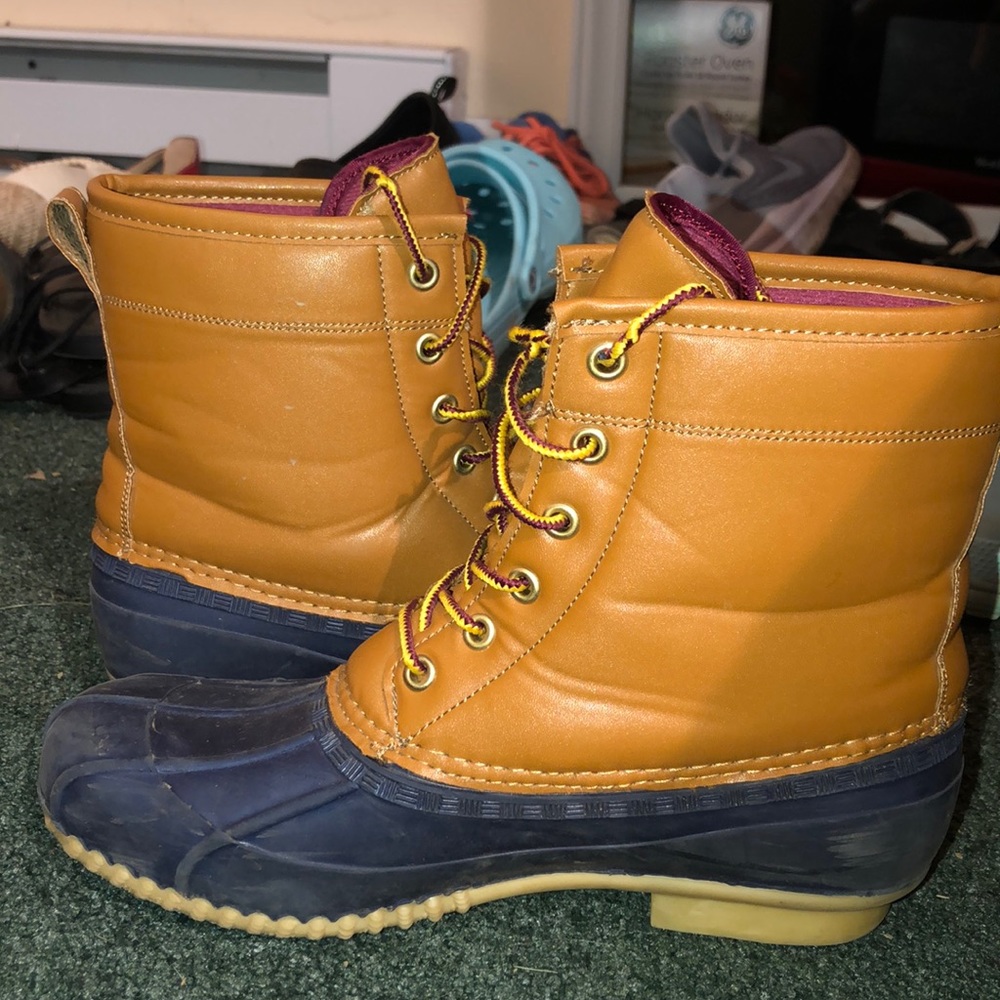 brown & navy duck boots